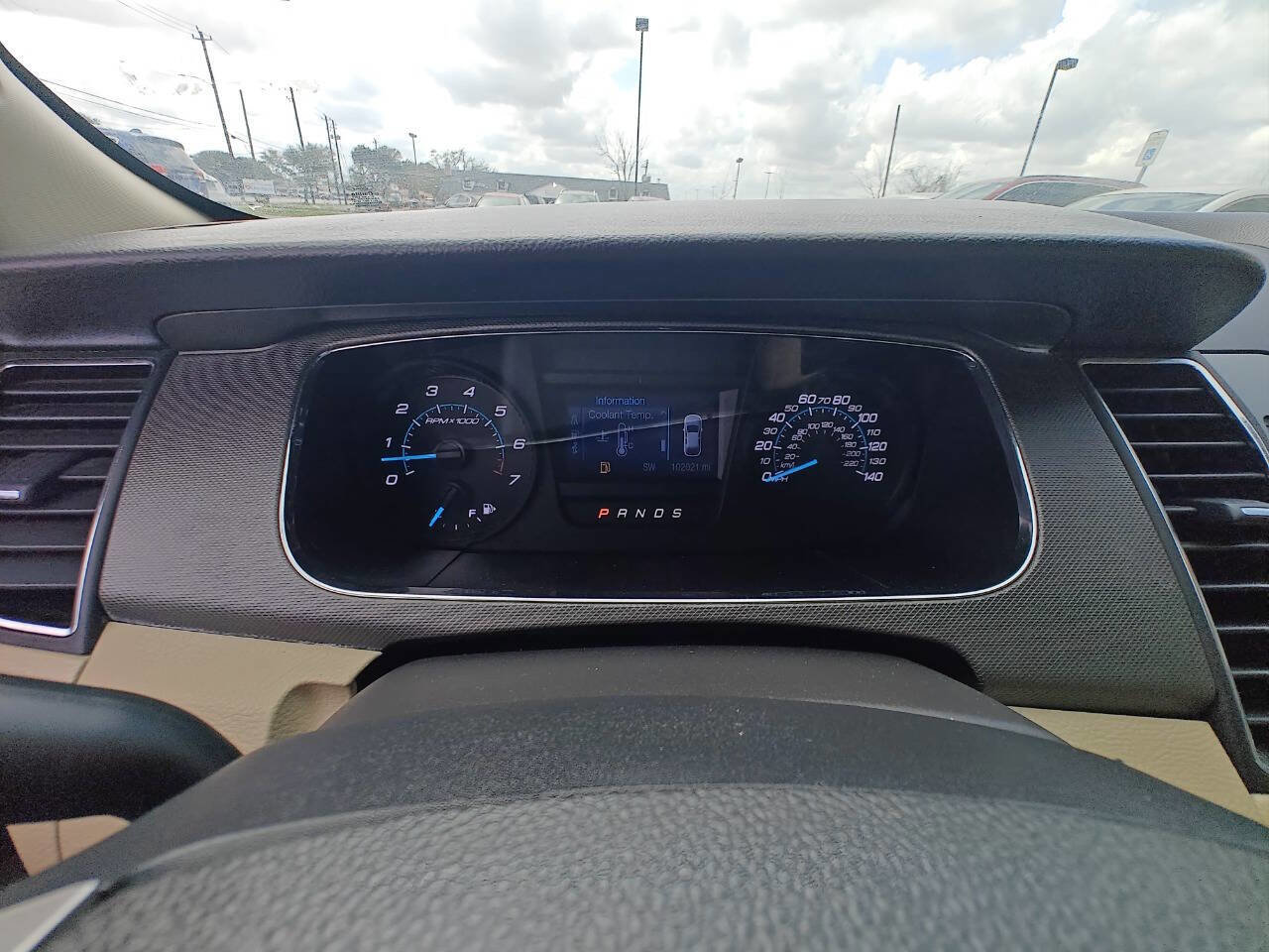 Used 2016 Ford Taurus SE FWD image 9