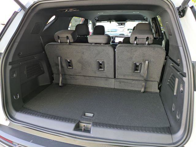 New 2026 Chevrolet Traverse LT w/ Driver Confidence Package FWD image 26