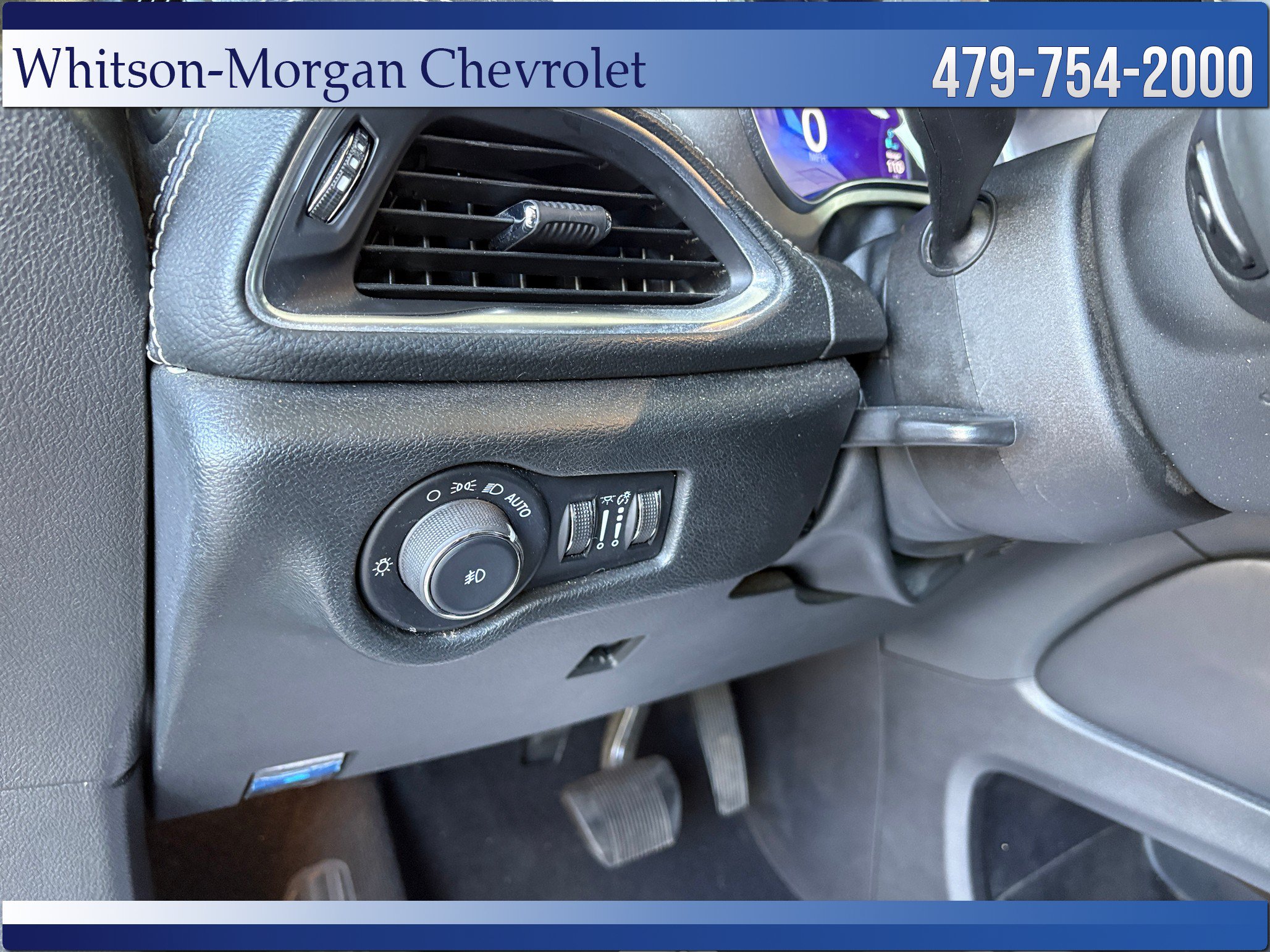 Used 2024 Chrysler Pacifica Premium FWD image 14