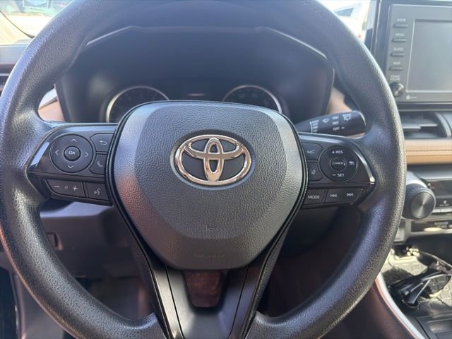 Used 2021 Toyota RAV4 LE image 8