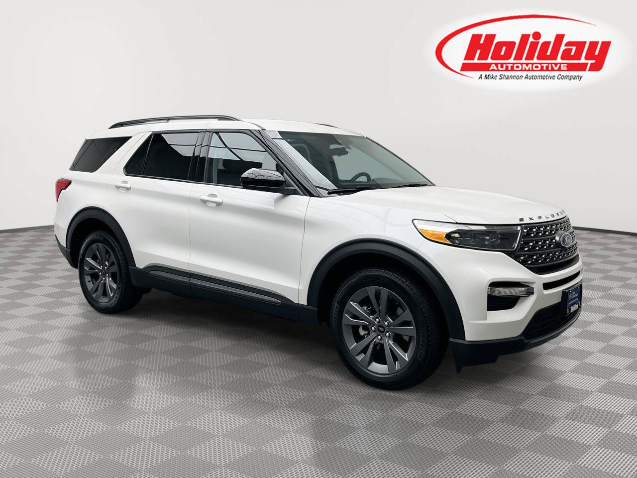 Certified 2023 Ford Explorer XLT w/ Equipment Group 202A AWD/4WD image 1