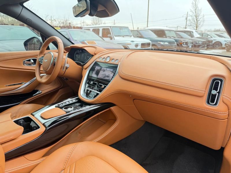 Used 2021 Aston Martin DBX image 30