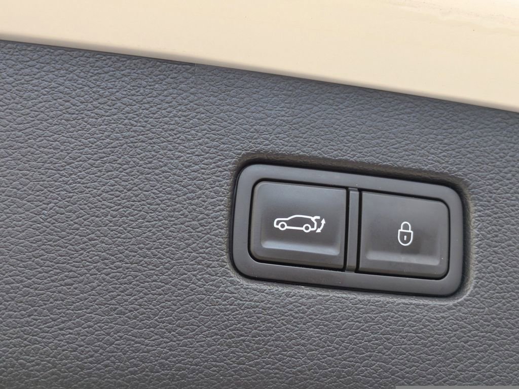 Used 2022 Genesis GV80 2.5T w/ Advanced Package 02 image 11