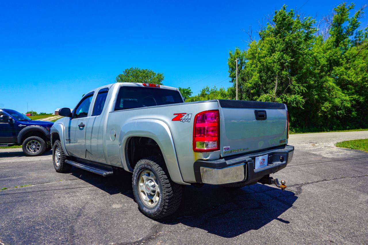 Used 2010 GMC Sierra 2500 SLE w/ SLE Preferred Package AWD/4WD image 5