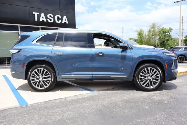 New 2026 Buick Enclave Avenir FWD image 9