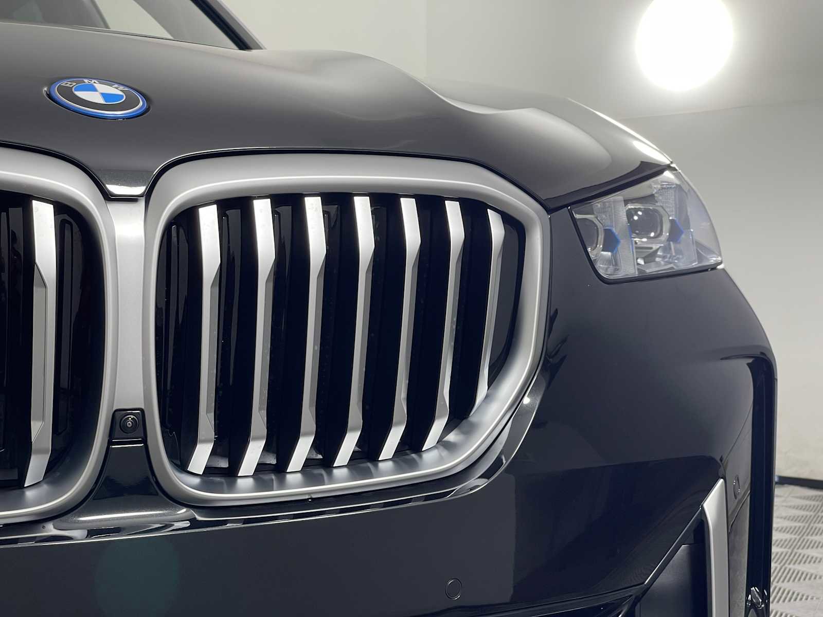 New 2026 BMW X5 xDrive50e image 4