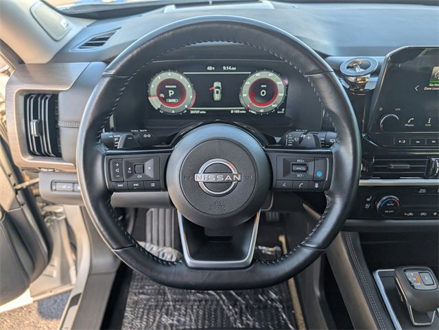 Used 2024 Nissan Pathfinder Platinum image 14