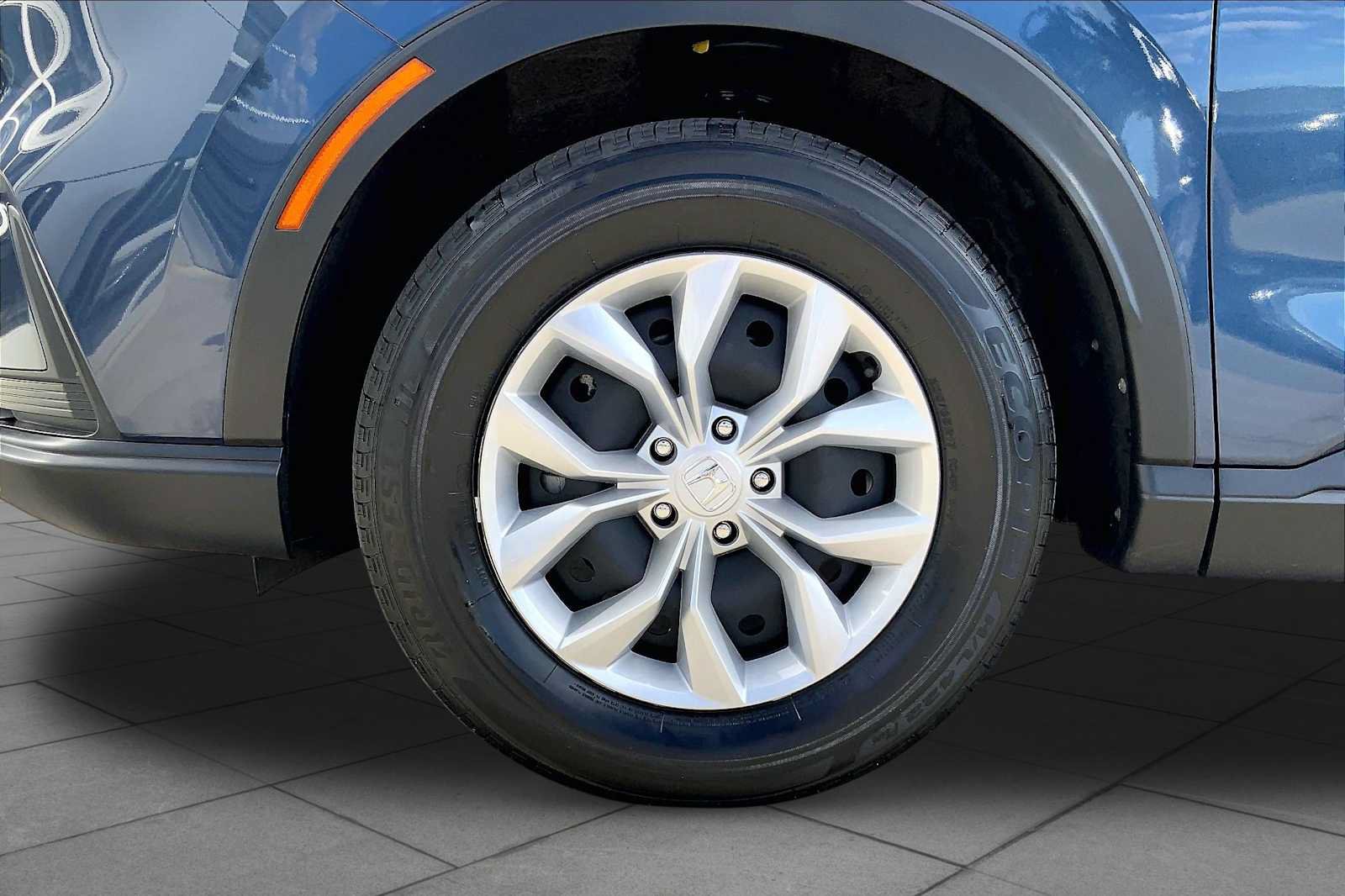 Used 2025 Honda CR-V LX image 9