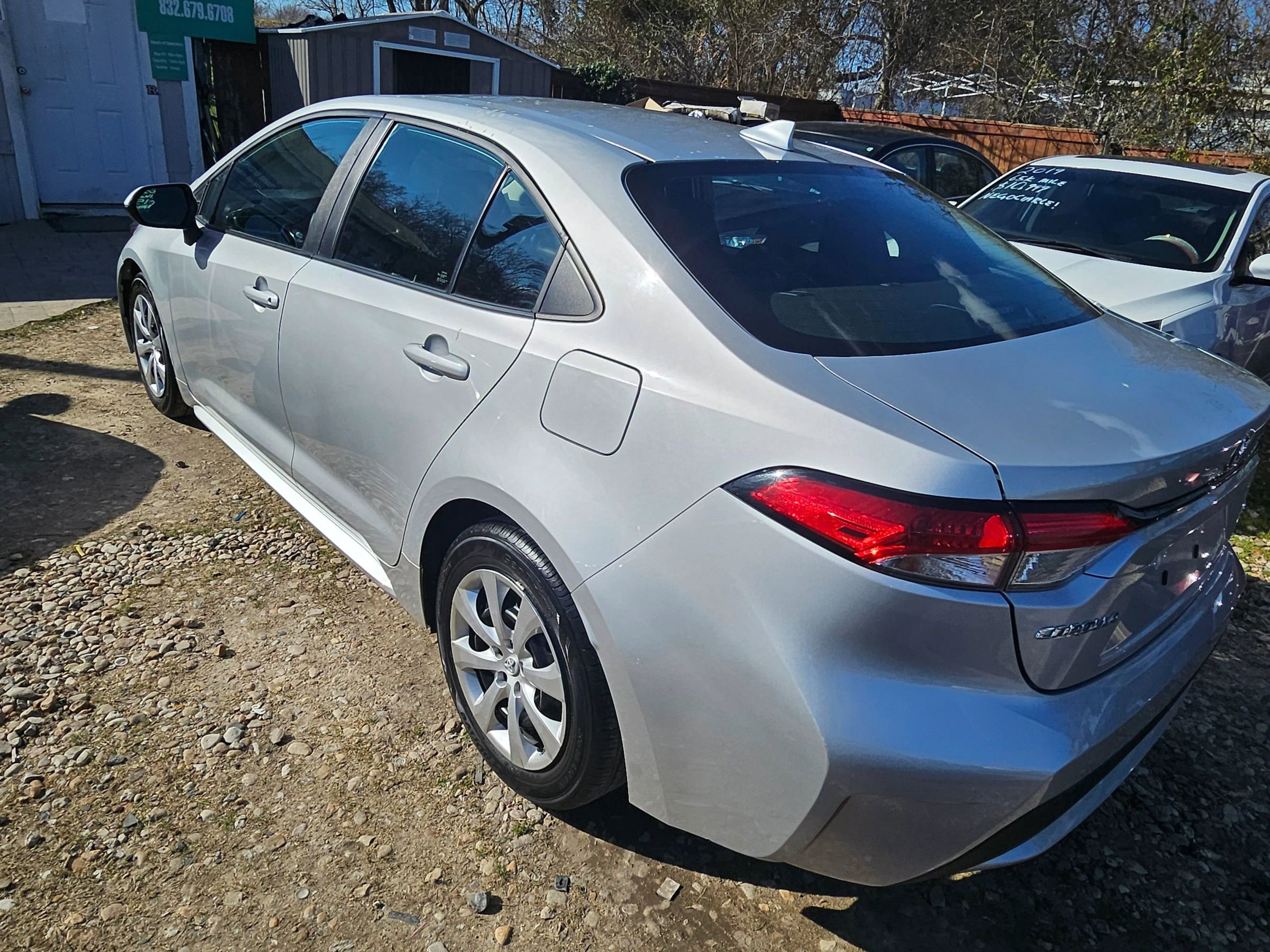 Used 2021 Toyota Corolla LE FWD image 3