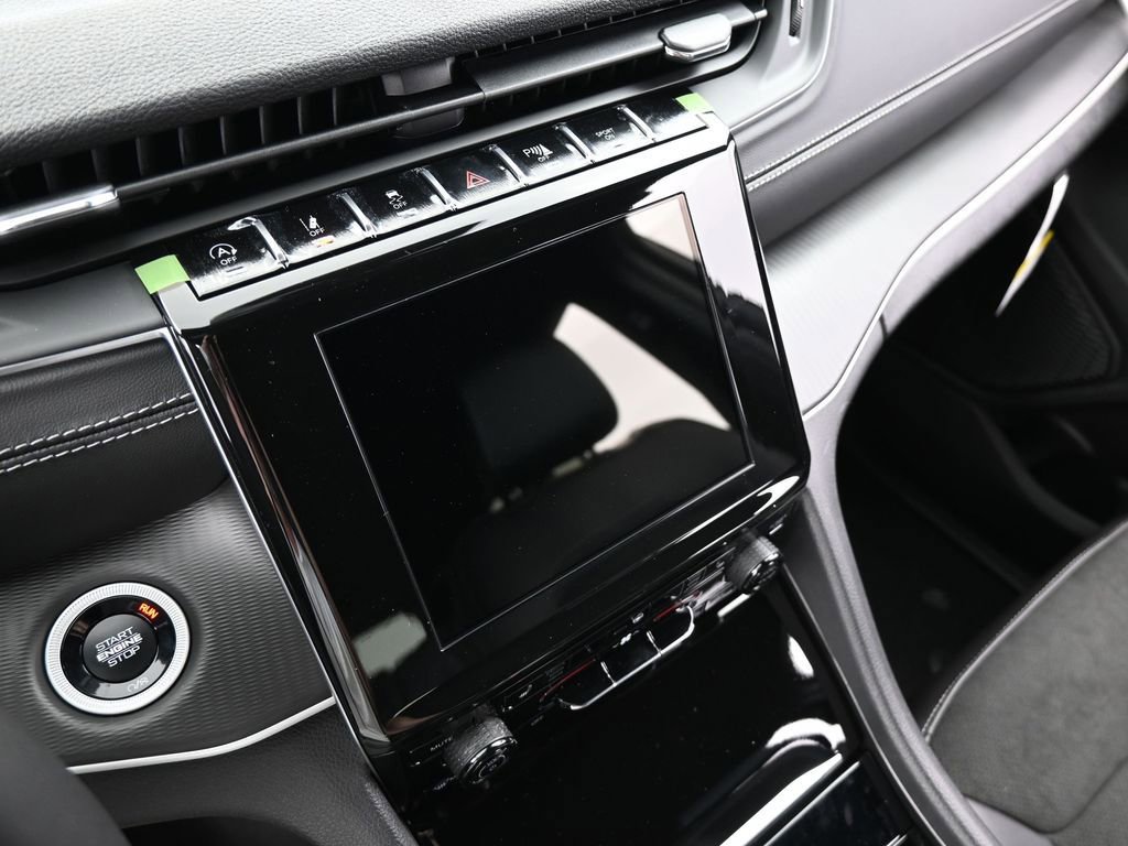 New 2025 Jeep Grand Cherokee Laredo image 21