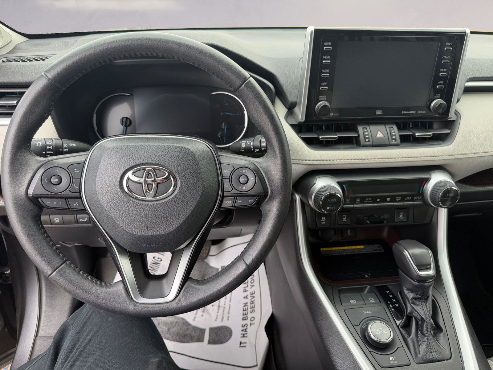 Used 2020 Toyota RAV4 Limited image 10