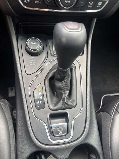 Used 2019 Jeep Cherokee Latitude Plus w/ Comfort/Convenience Group AWD/4WD image 21