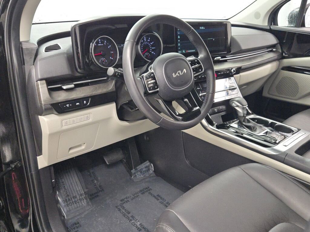 Used 2024 Kia Carnival EX image 24