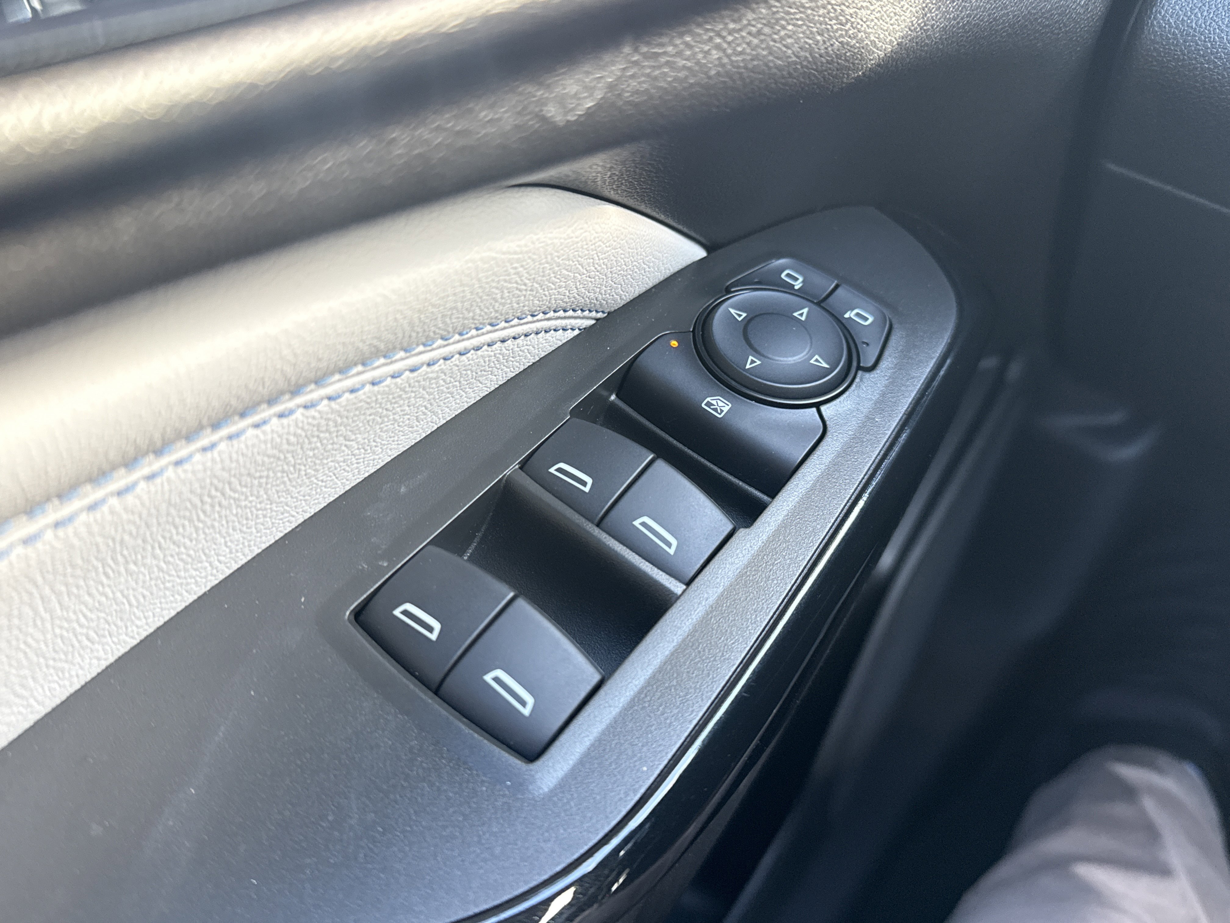 Used 2025 Chevrolet Trax LT w/ LT Convenience Package image 17