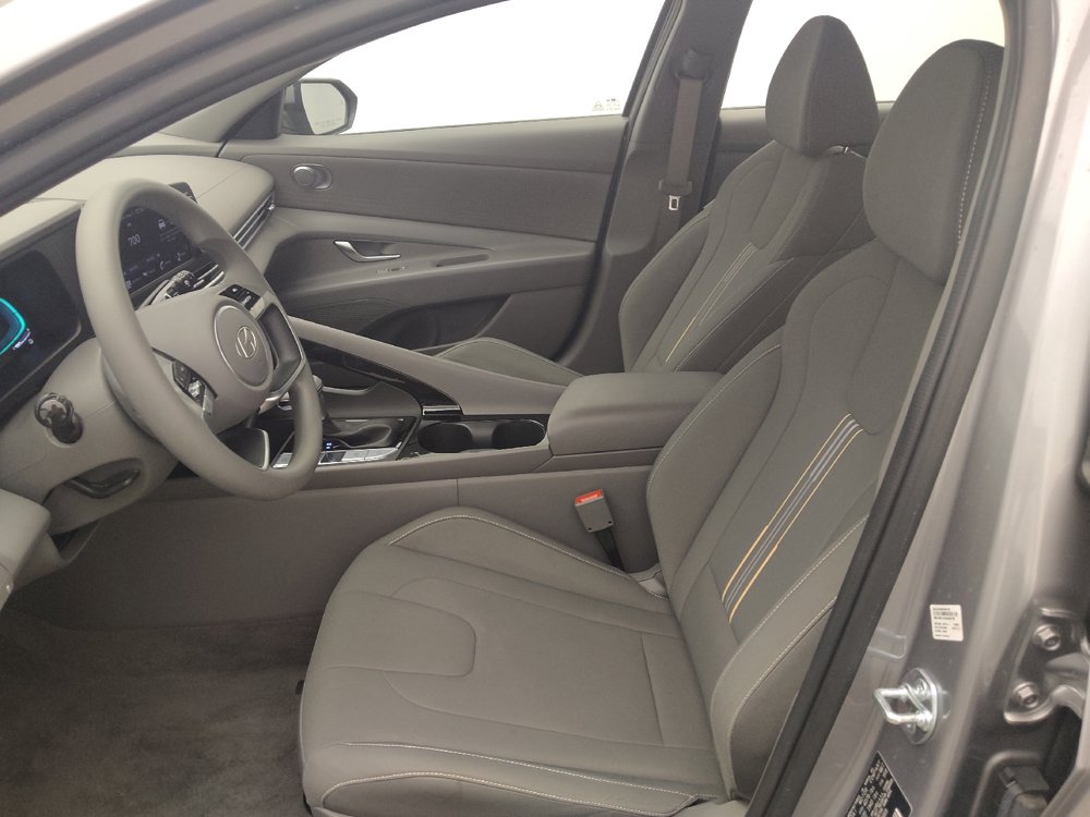 Used 2025 Hyundai Elantra Hybrid FWD image 17