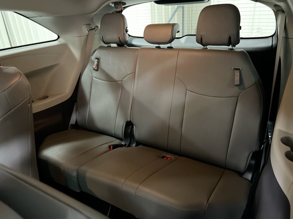 Used 2023 Toyota Sienna XLE AWD/4WD image 24