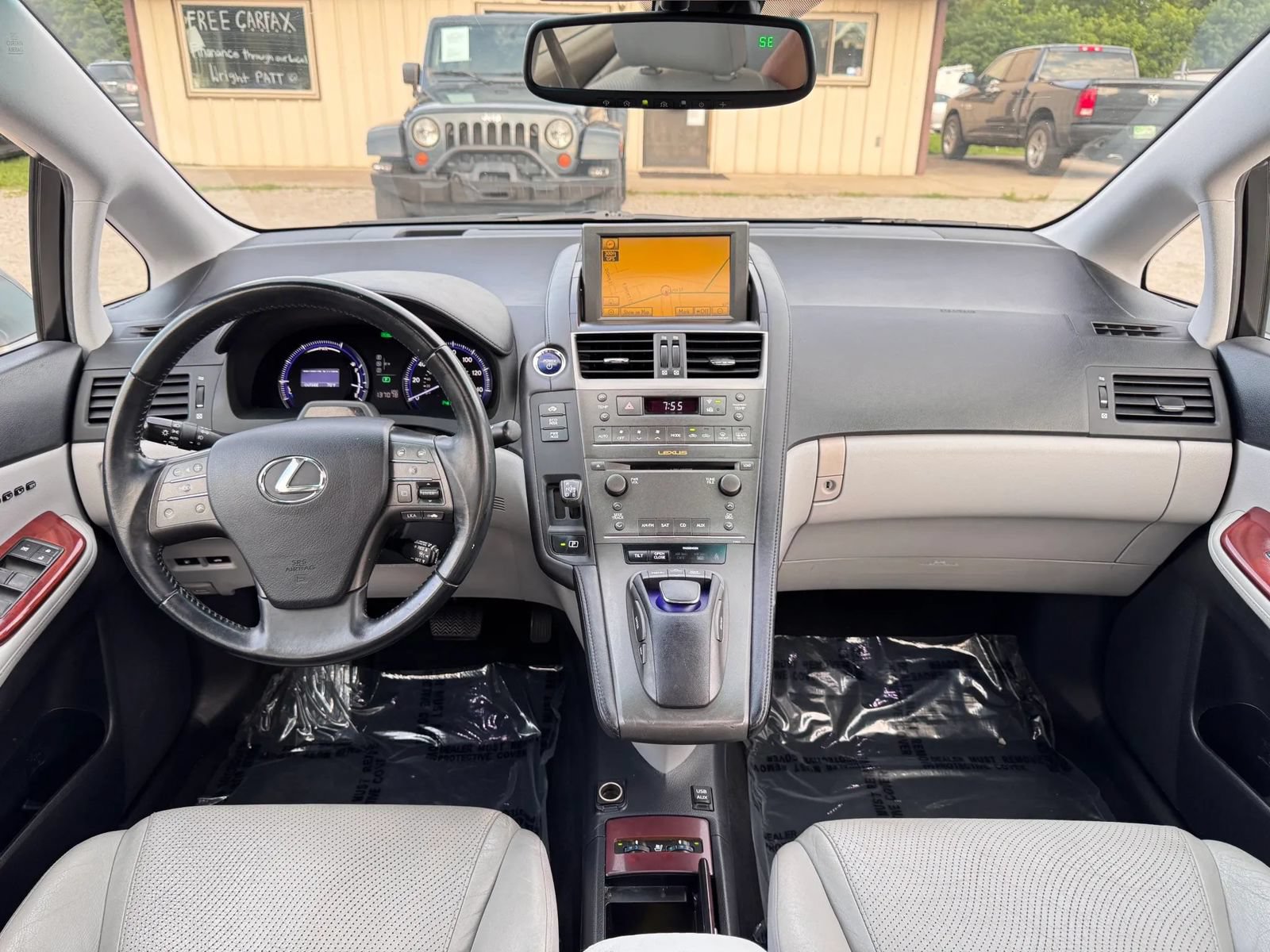 Used 2010 Lexus HS 250h Premium w/ Tech Pkg FWD image 2
