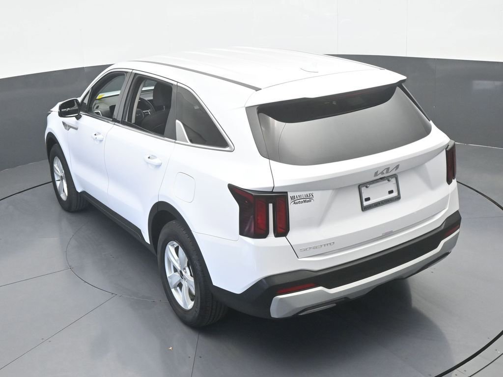 Used 2025 Kia Sorento LX image 46
