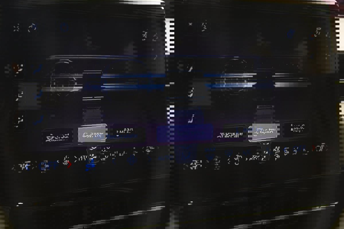 Used 2025 Lincoln Nautilus Reserve AWD/4WD image 38