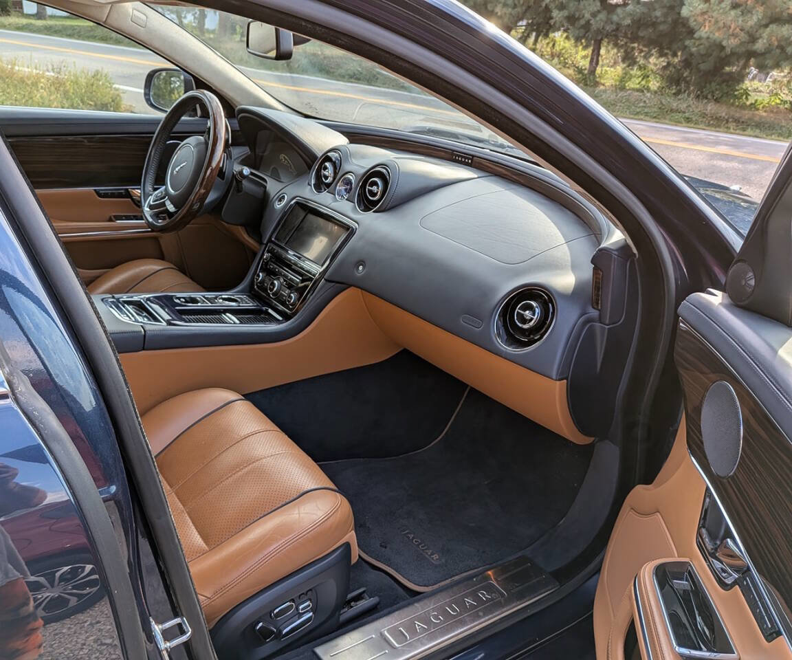 Used 2012 Jaguar XJ L image 20