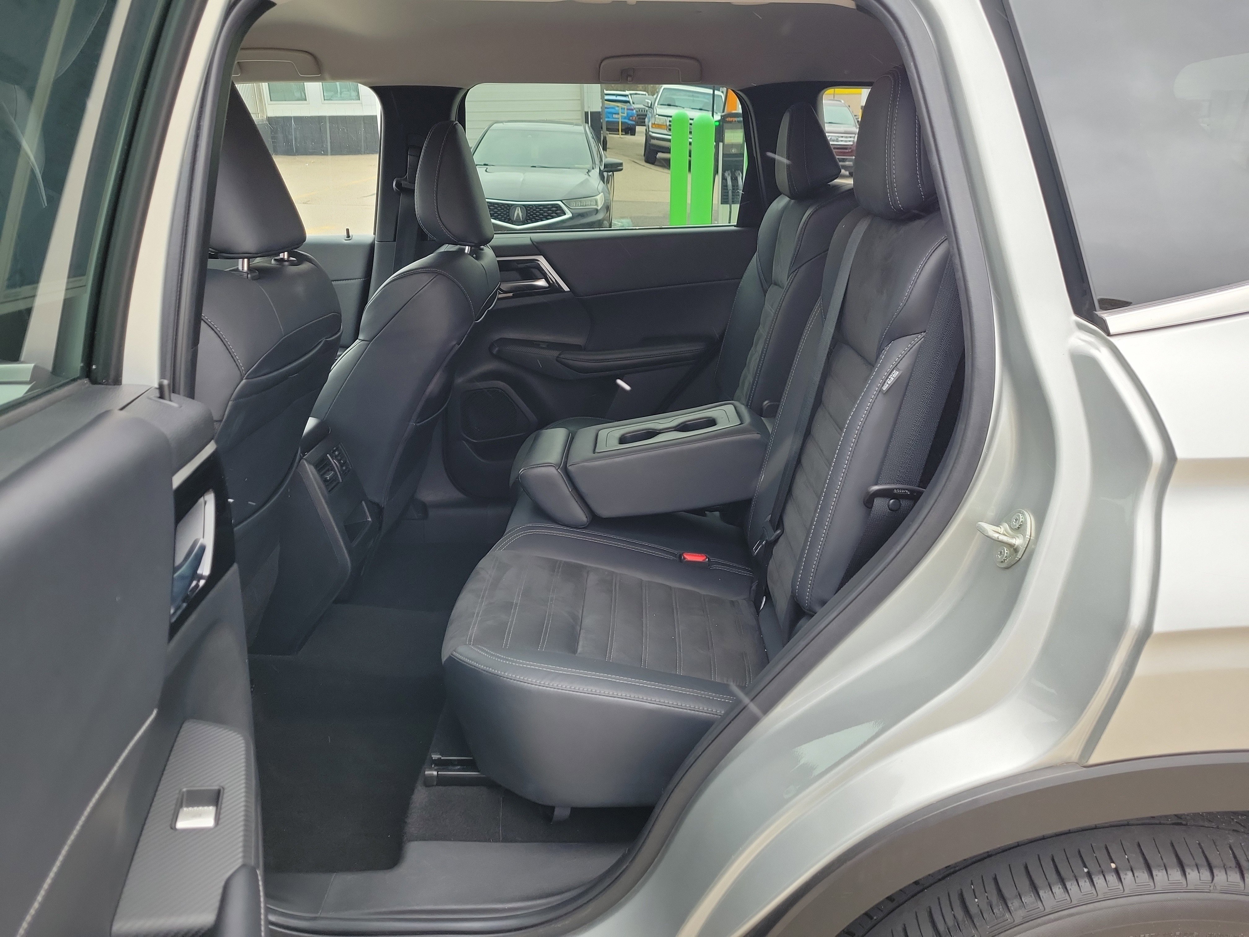 Used 2022 Mitsubishi Outlander SE image 13