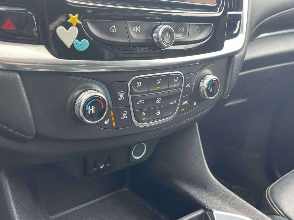 Used 2019 Chevrolet Traverse LT w/ LT Premium Package AWD/4WD image 31