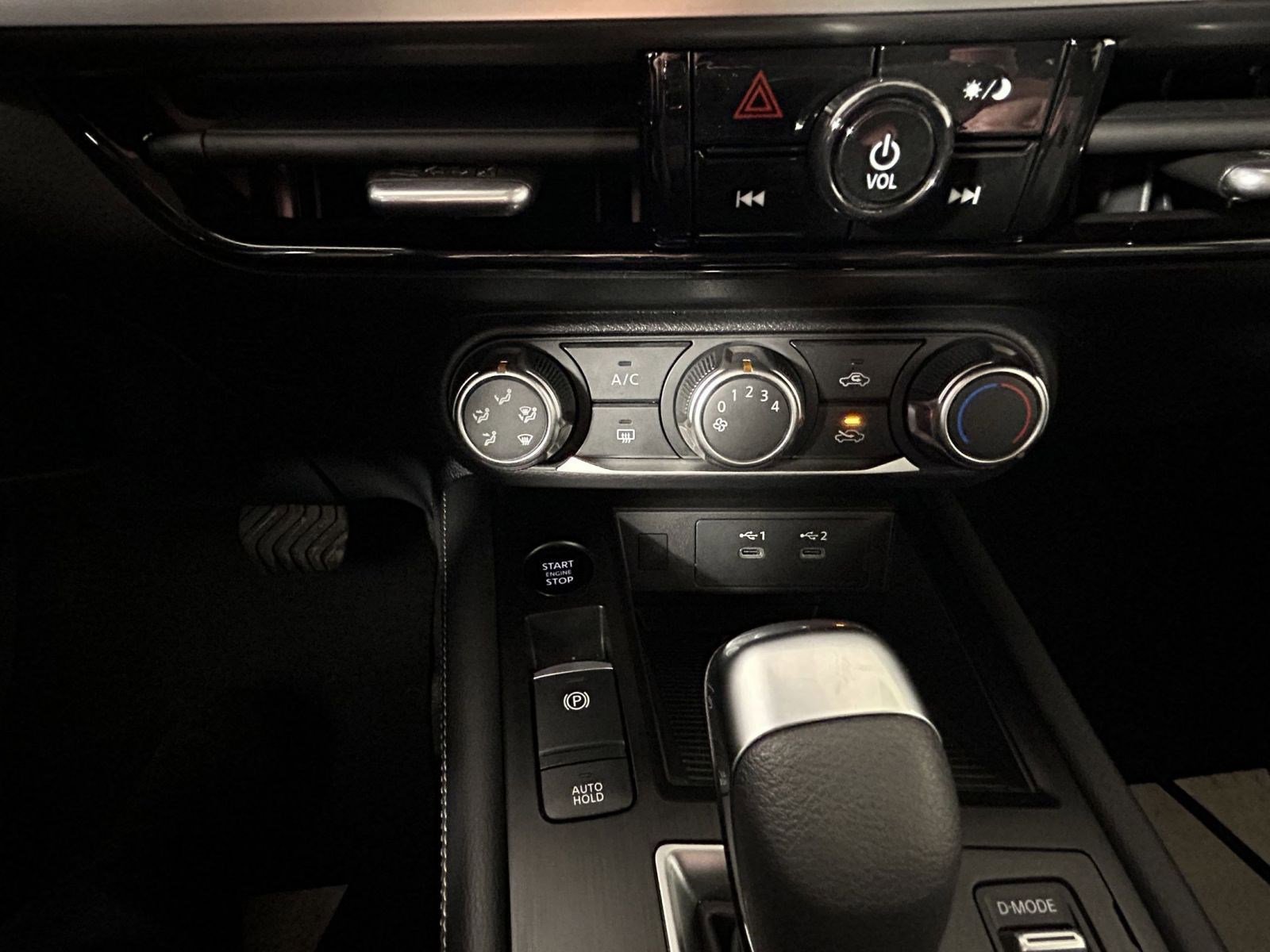 Used 2025 Nissan Kicks SV w/ Illumination Package image 23