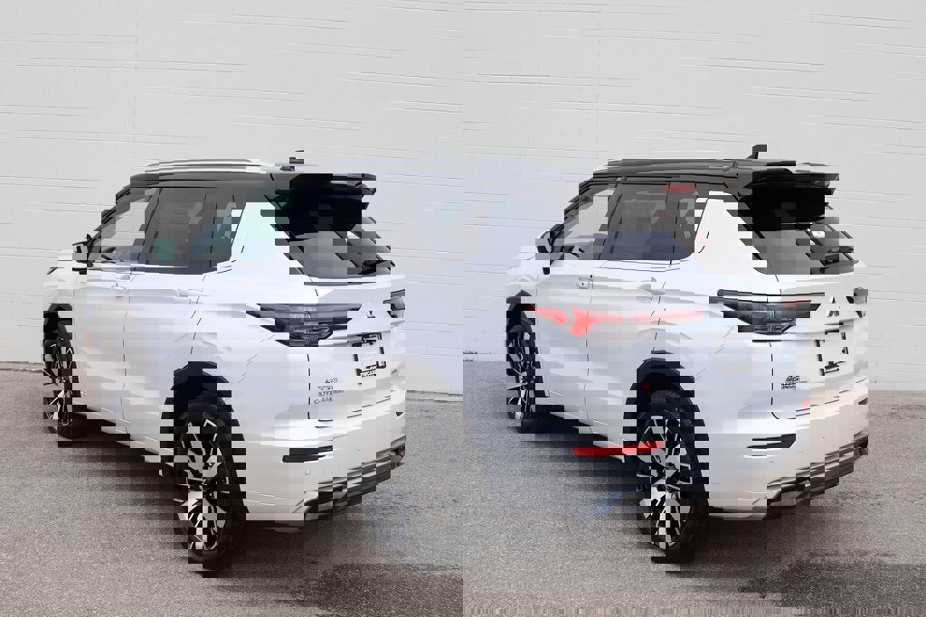 New 2025 Mitsubishi Outlander SEL image 36