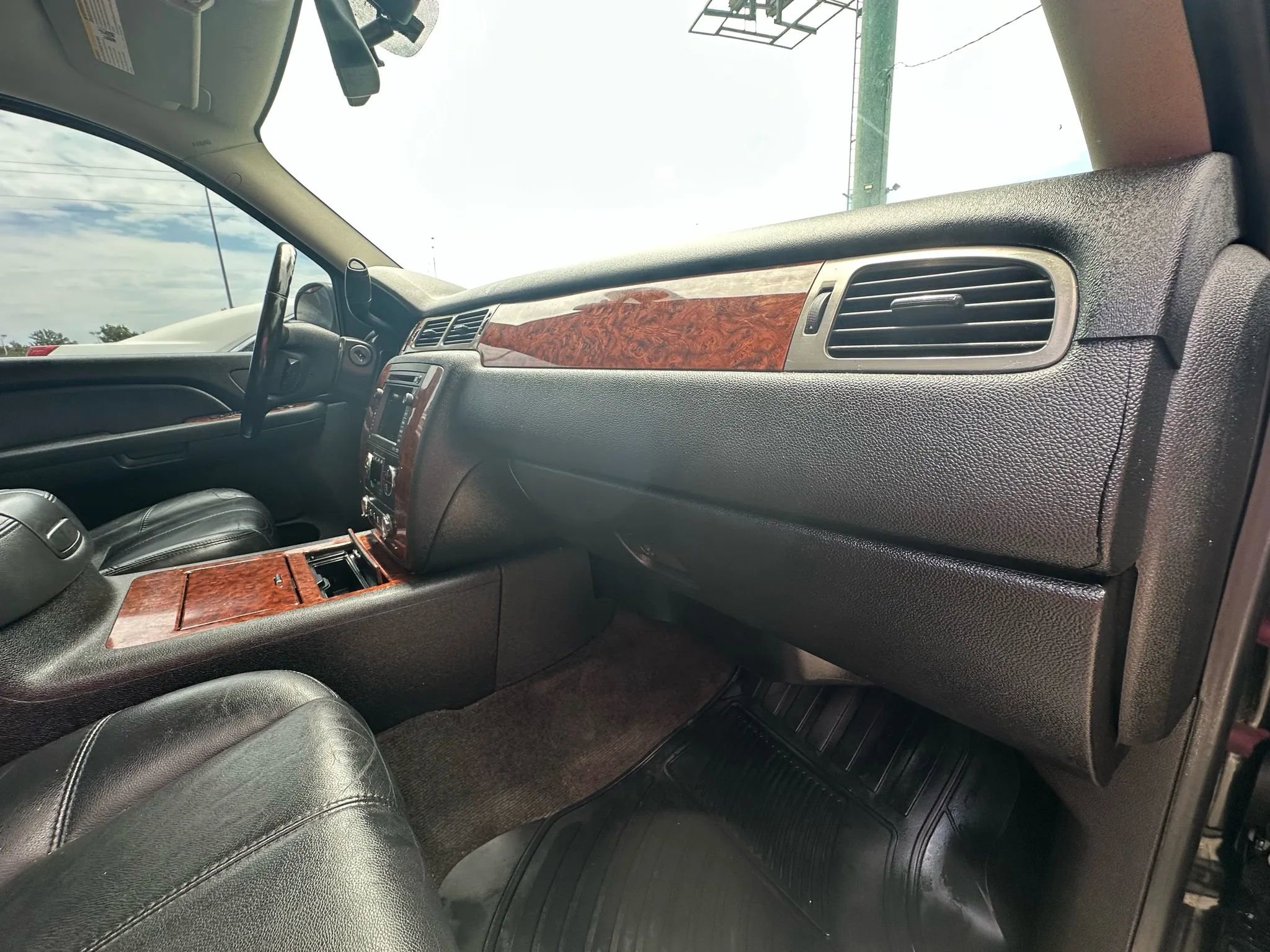 Used 2008 Chevrolet Avalanche LTZ w/ LTZ Preferred Equipment Group AWD/4WD image 18