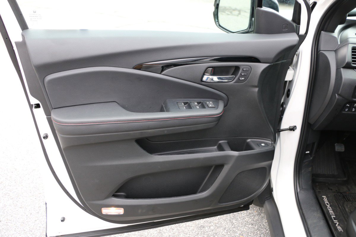 Used 2025 Honda Ridgeline Black Edition image 16