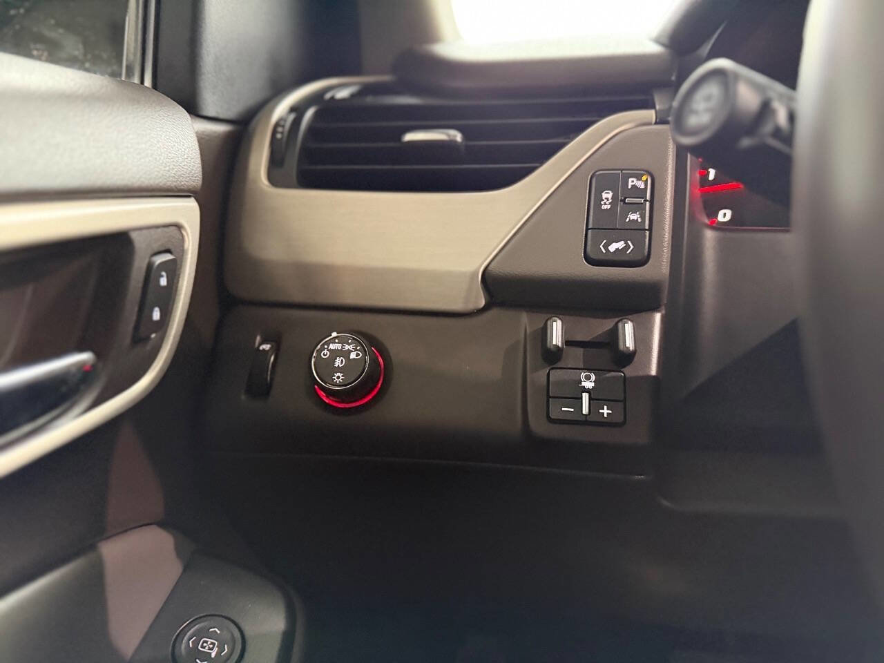 Used 2016 GMC Yukon XL Denali w/ Open Road Package image 53