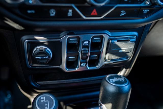 Used 2020 Jeep Wrangler Unlimited Sahara image 23