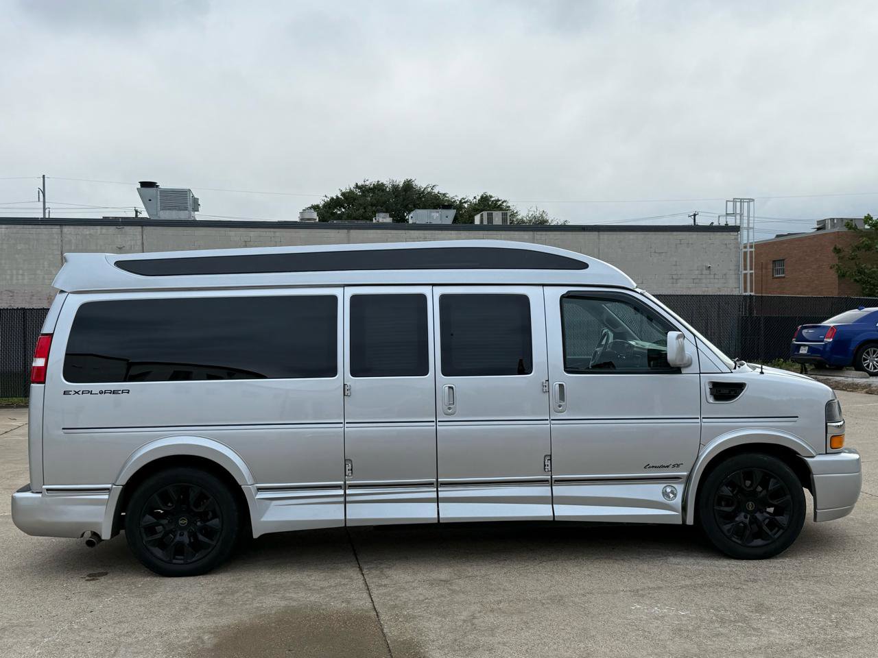 Used 2022 Chevrolet Express 2500 Extended w/ Enhanced Convenience Package image 7