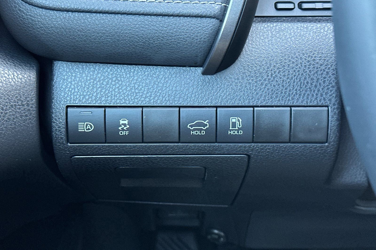 Used 2022 Toyota Camry SE w/ Carpet Mat Package (TMS) FWD image 32