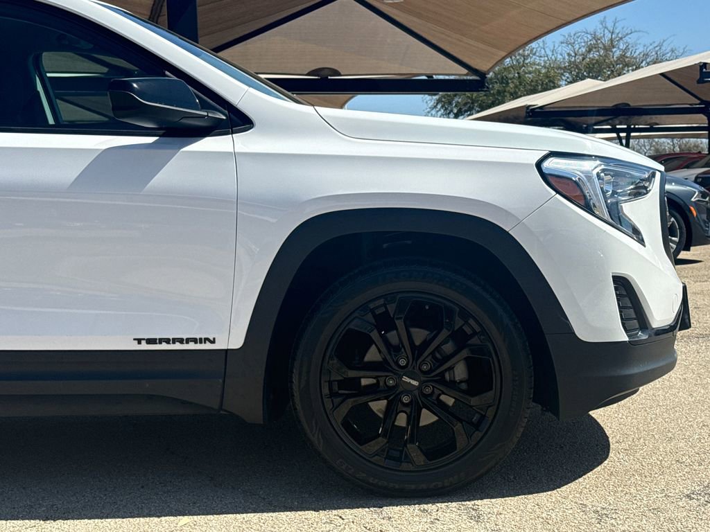 Used 2021 GMC Terrain SLE w/ Driver Convenience Package FWD image 4