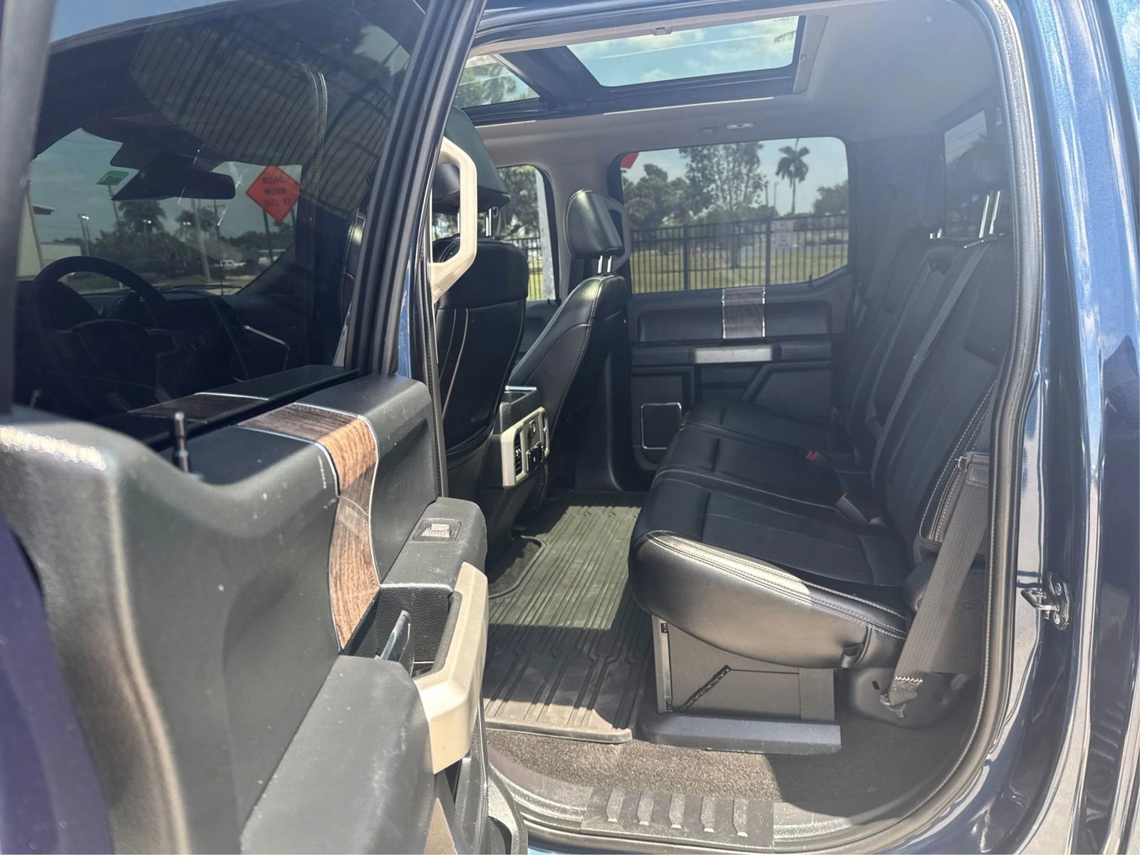 Used 2019 Ford F450 Lariat w/ Lariat Ultimate Package AWD/4WD image 10
