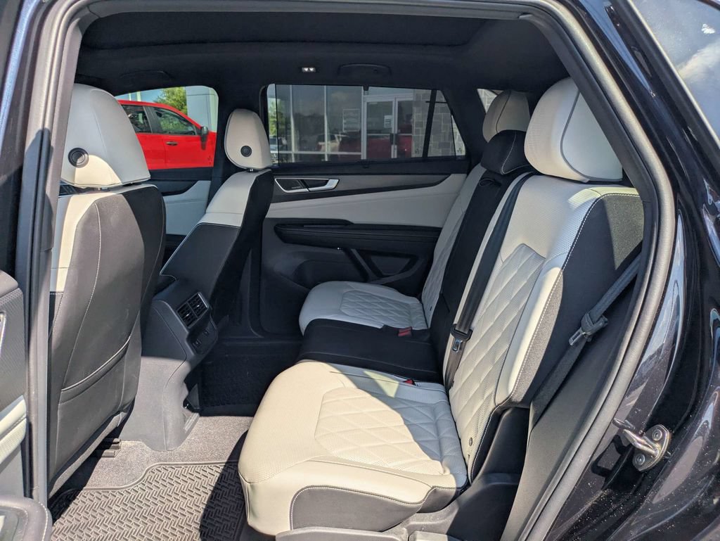 Certified 2025 Volkswagen Atlas Cross Sport SEL Premium R-Line AWD/4WD image 16