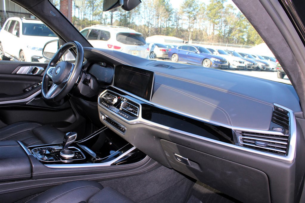 Used 2021 BMW X7 M50i w/ Dynamic Handling Package image 17