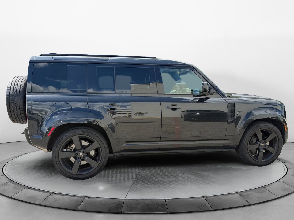 Used 2025 Land Rover Defender 110 X-Dynamic SE AWD/4WD image 8