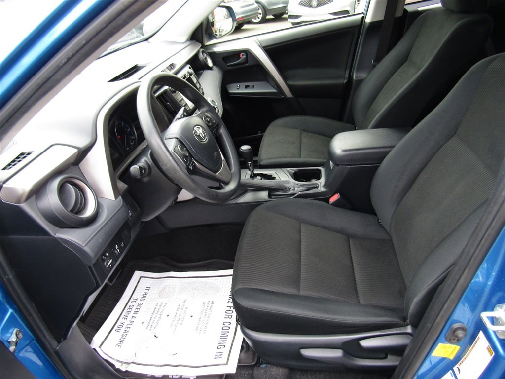 Used 2018 Toyota RAV4 LE w/ All Weather Liner Package AWD/4WD image 17