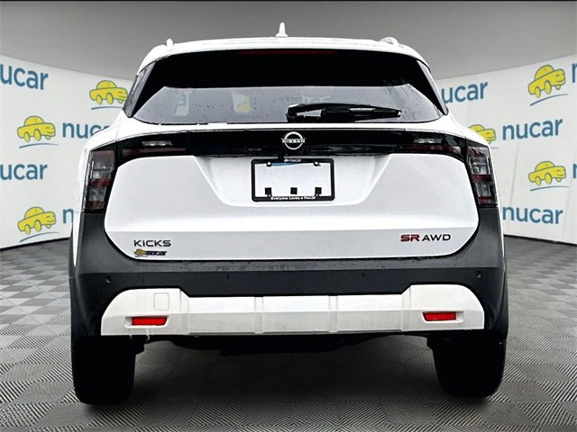 Used 2025 Nissan Kicks SR image 4