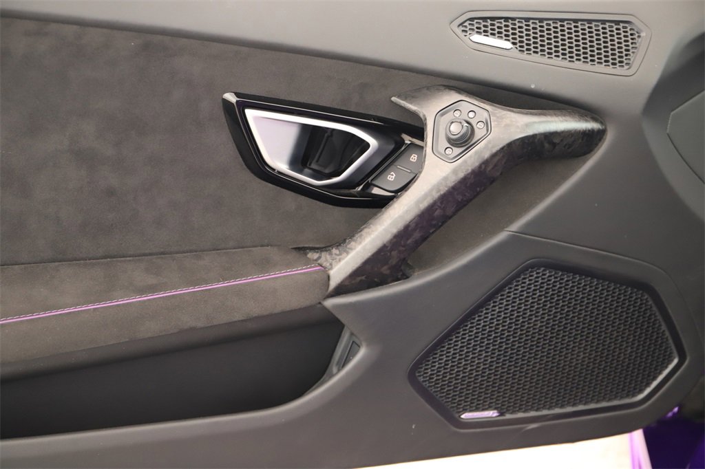 Used 2024 Lamborghini Huracan EVO image 18