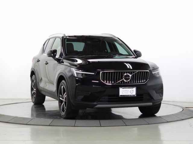 Certified 2025 Volvo XC40 B5 Core video 1