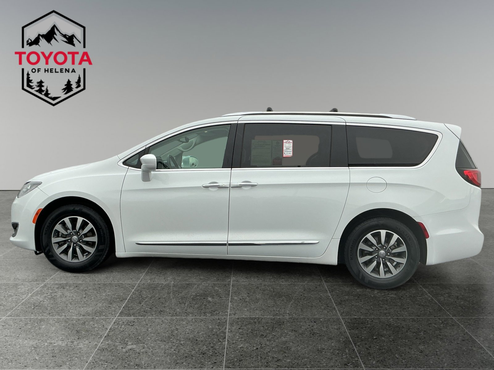 Used 2020 Chrysler Pacifica Touring-L Plus image 2