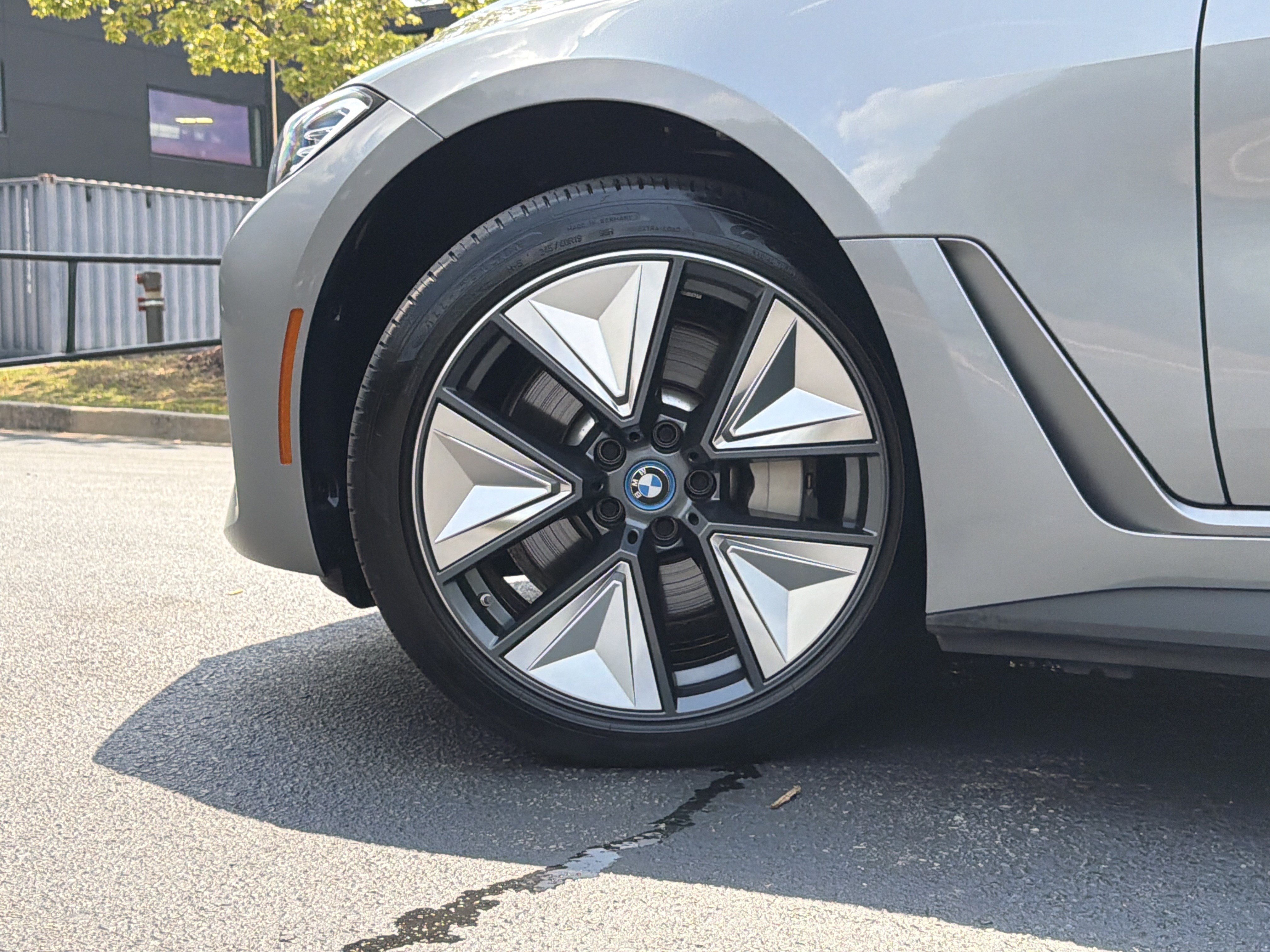 Used 2023 BMW i4 eDrive35 RWD image 17