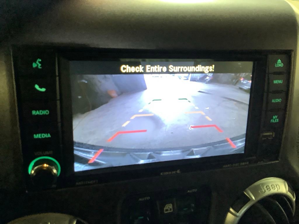 Used 2018 Jeep Wrangler Unlimited Rubicon w/ Connectivity Group AWD/4WD image 39