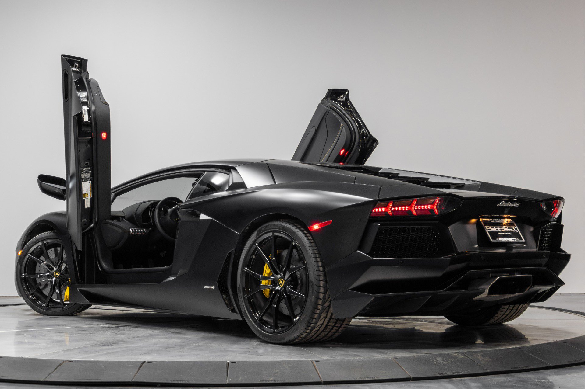 Used 2014 Lamborghini Aventador LP 700-4 image 43