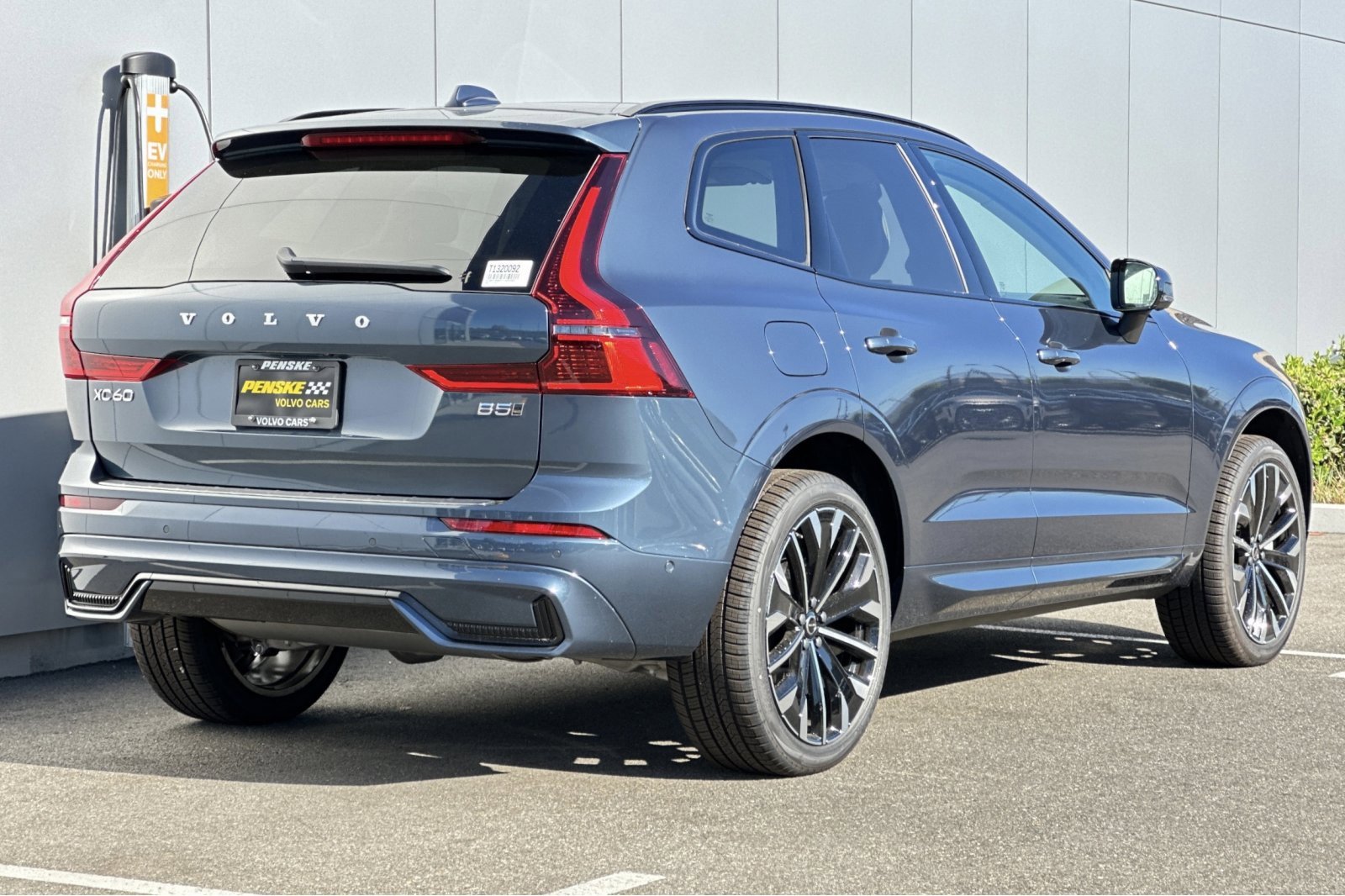 New 2026 Volvo XC60 B5 Ultra w/ Protection Package Premier image 5