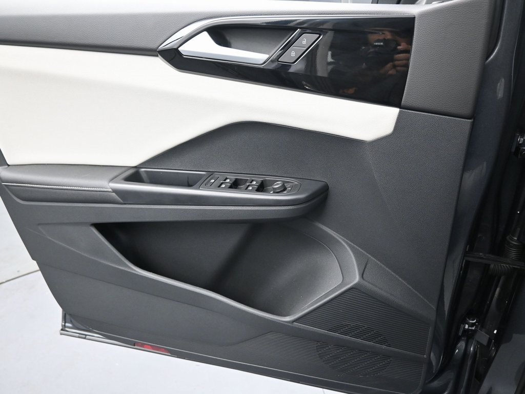 Used 2025 Volkswagen Taos S image 26