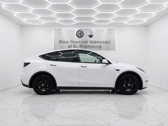 Used 2026 Tesla Model Y Long Range RWD image 4